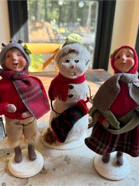 Byers Choice Children Carolers (2) with Snowman